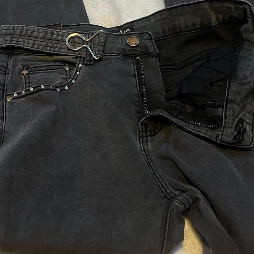 NWT Bebe Charcoal Straight Leg High Rise Rhinestone Accent Jeans Stretchy Gray